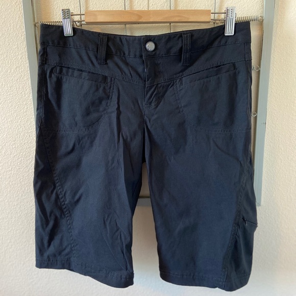 Athleta Pants - Athleta Shorts size 6 with a 11.5 inseam